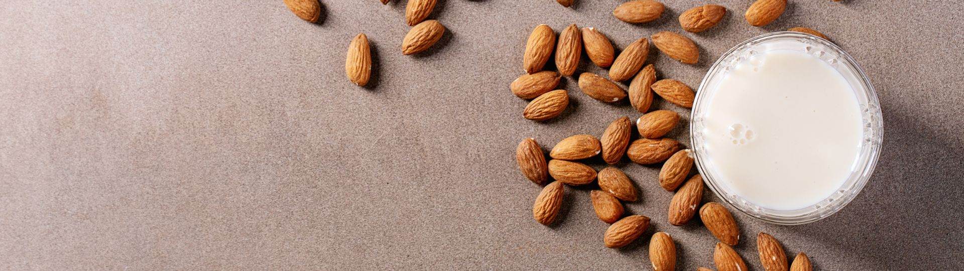 Phytomilk Sweet Almond for a nourished skin